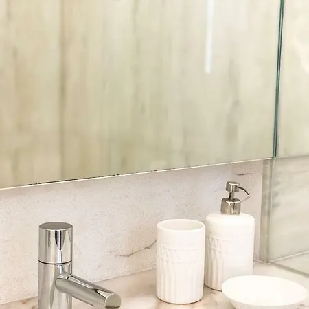 Luxury And Beautiful In Chiado Appartamento Lisbona