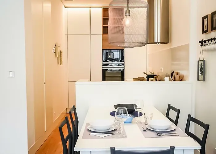 Luxury And Beautiful In Chiado Apartamento