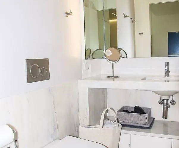Luxury And Beautiful In Chiado Апартаменты Лиссабон